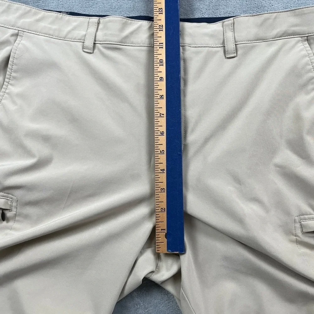 Izod Golf Mens Tan Khaki Stretch Cargo Shorts Size 38 Performance Flat Front